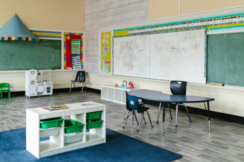 Enfants en activité scolaire